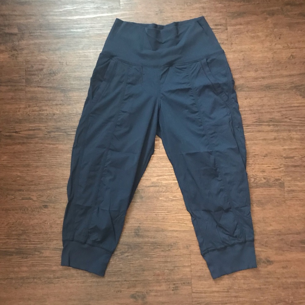 Navy blue lululemon workout pants capris